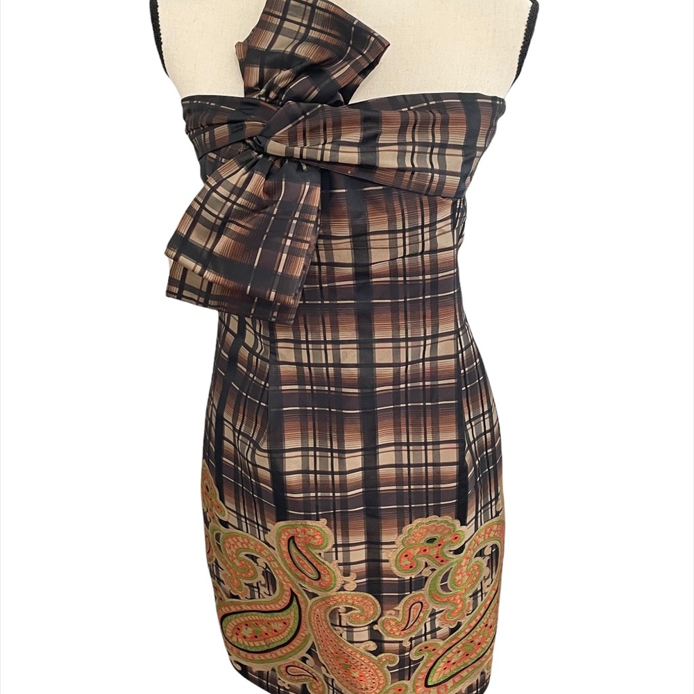 Worth strapless dress with bow and paisley accent. Size 8.